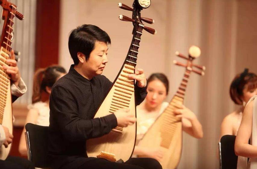 中国琵琶网：张强，知名琵琶演奏家。